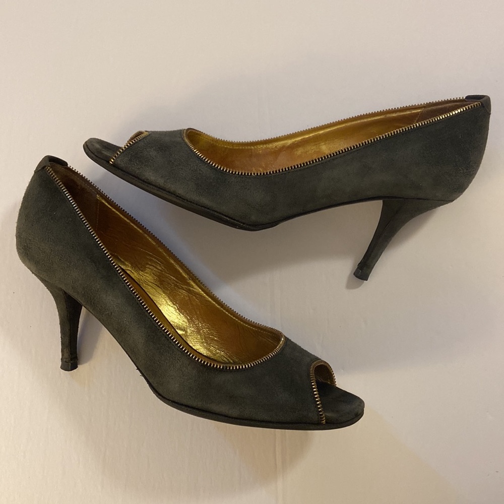 DKNY Gray Suede Leather Zipper Accent Heels 9.5 - Picture 2 of 7